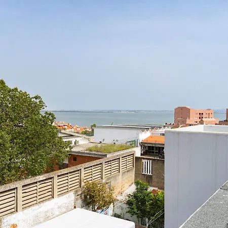 Апартаменты Graca Duplex With A View By Homing